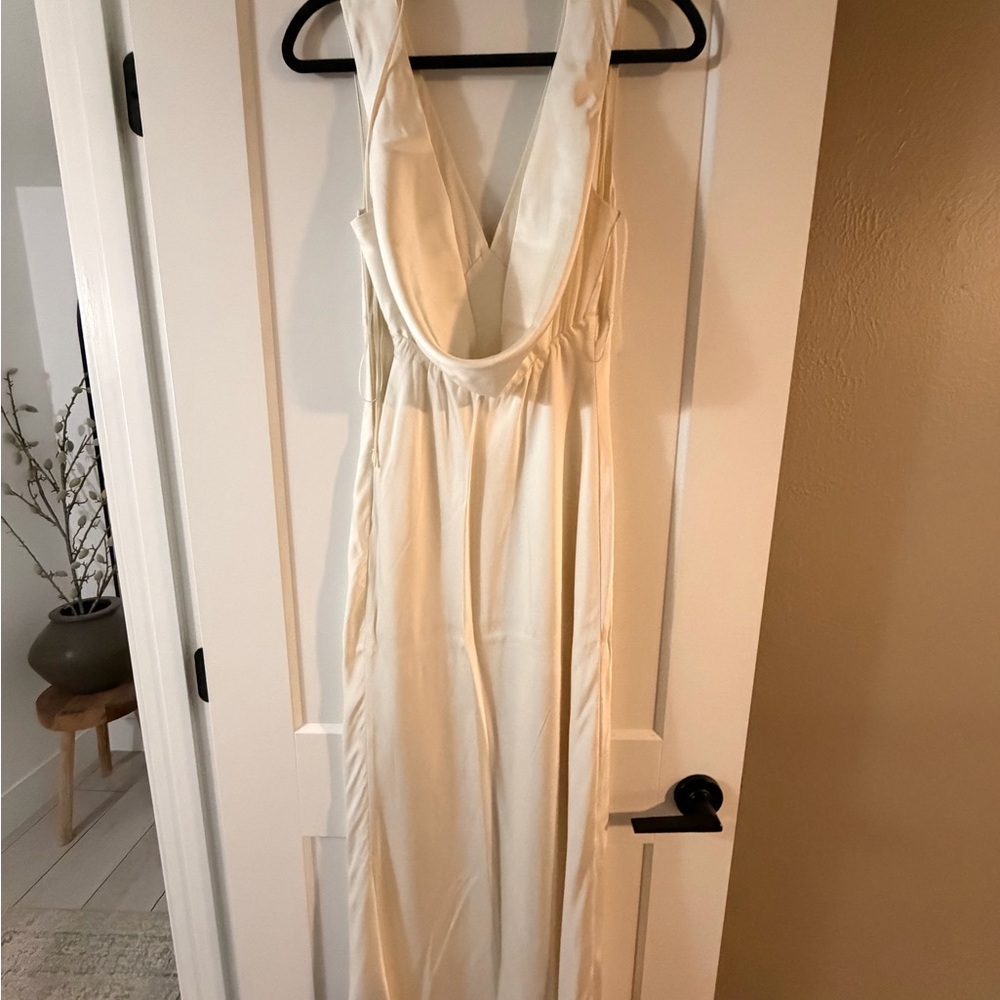 Abercrombie & Fitch Ivory V‑Neck Maxi Dress - Picture 2 of 2